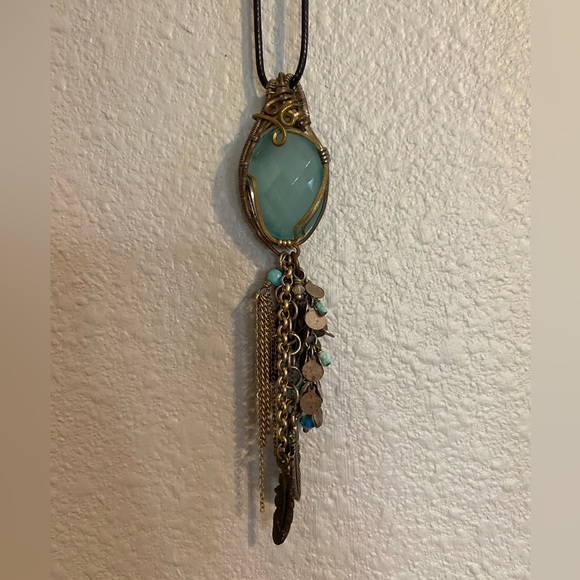 Wire wrapped aquamarine festival feather charm necklace - Picture 2 of 2